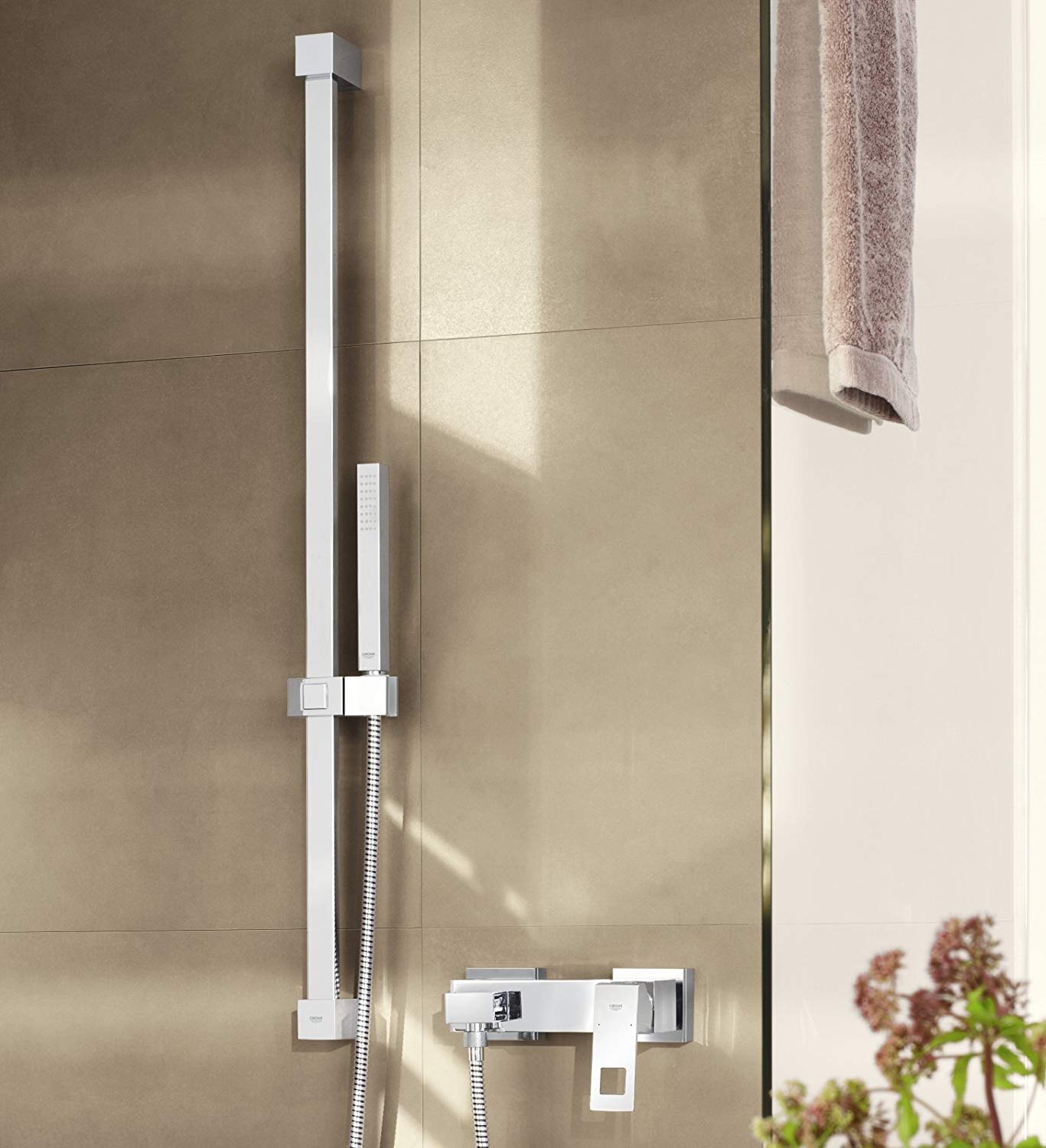 Phối cảnh vòi xả sen cây tắm Grohe 27700000